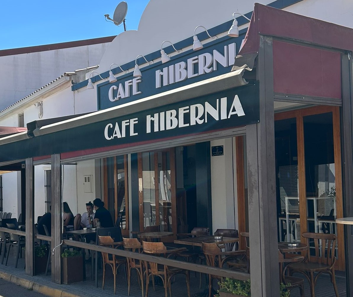 Fachada de Café Hibernia en Ribera del Fresno